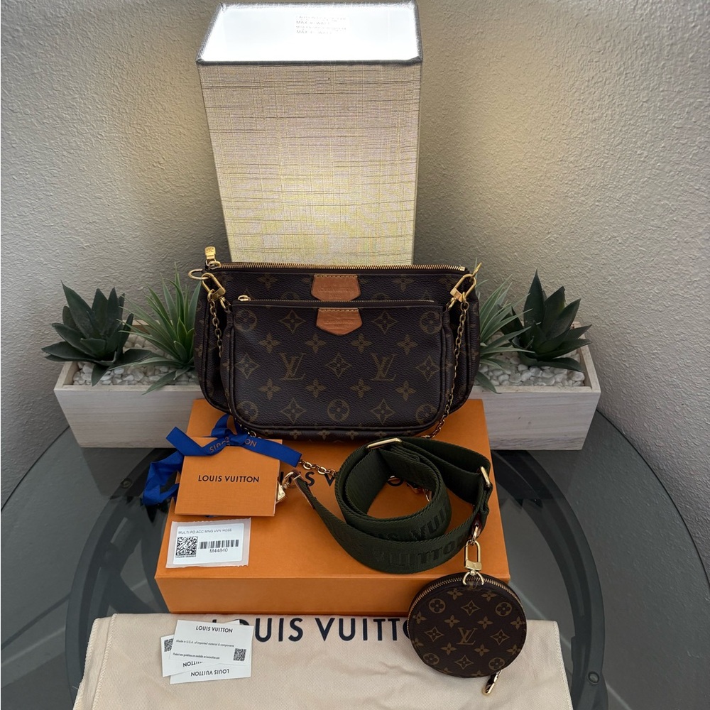 Louis Vuitton Multi Pochette
Accessories Bag
